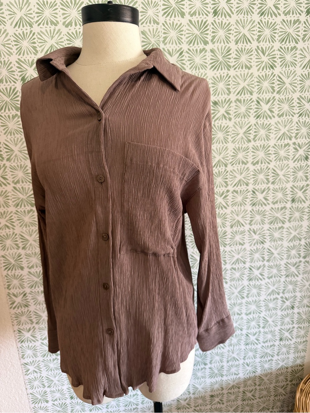 Abercrombie & Fitch Textured Button-Up Blouse in Mauve